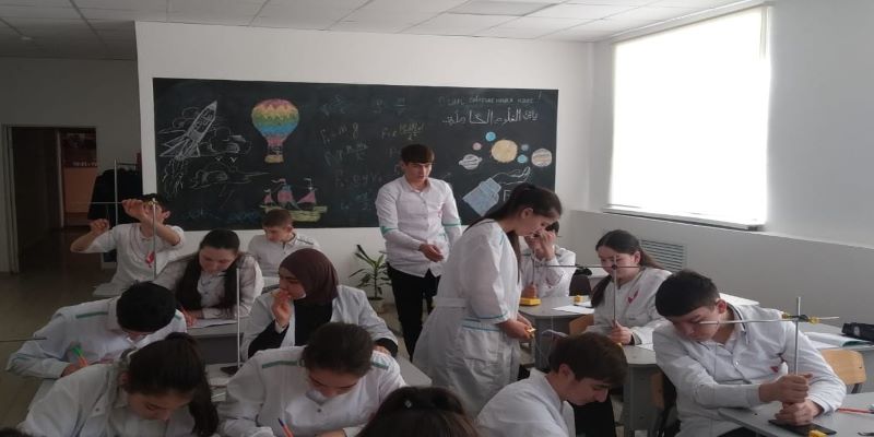 Проверка независимости периода колебаний груза,подвешенного к нити от массы груза.