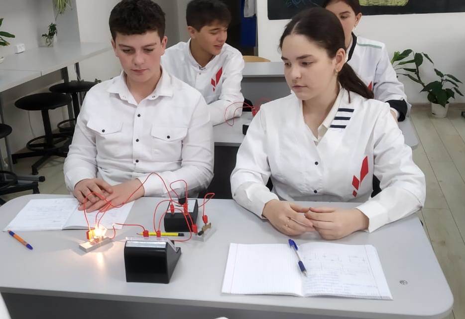 Измерение и регулирование силы тока.