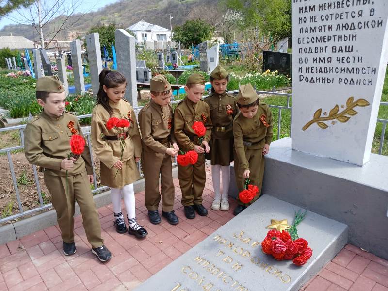 Возложение к памятнику &amp;quot;Неизвестным солдатам&amp;quot;.