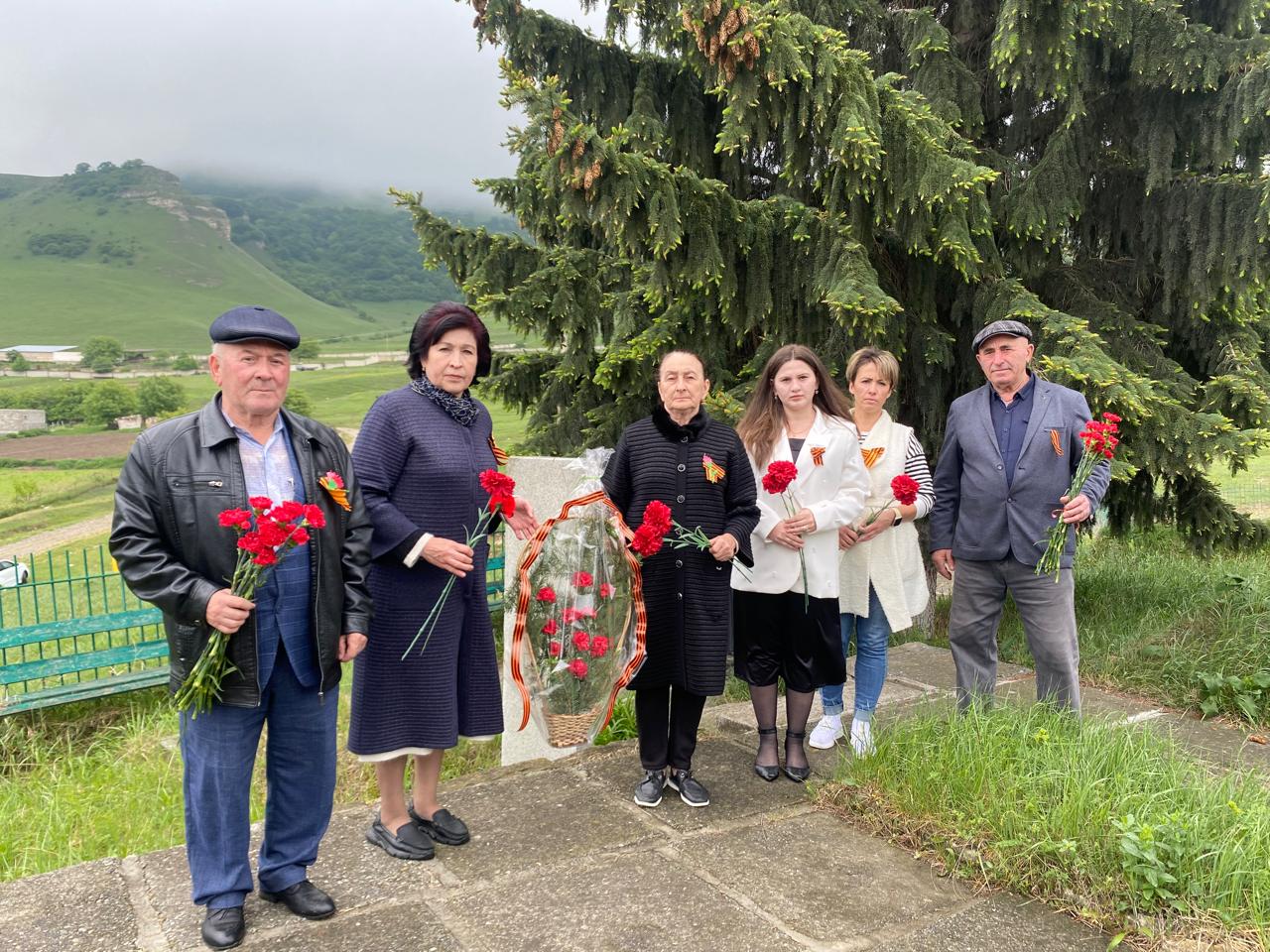 Памятник на могиле комиссара партизанского отряда &amp;quot;За Родину&amp;quot; З.И. Эркенова.