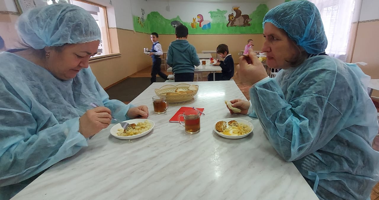Родительский контроль за осуществлением горячего питания в школе..